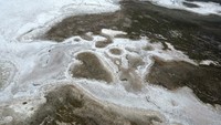 Pemandangan drone menunjukkan Tuz Golu yang sebagian mengering di Wilayah Anatolia Tengah, Turki, Minggu (25/8/2024).