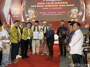 Ikat Kepala dan Peci, Atribut Dedi-Erwan Saat Daftar Pilgub Jabar