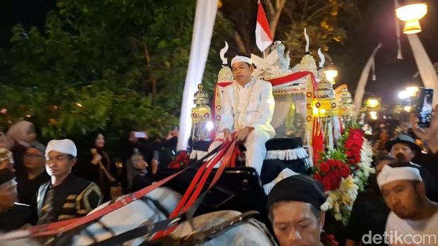 Dedi Mulyadi naik kereta kencana jelang pendaftaran bacagub Jabar 2024