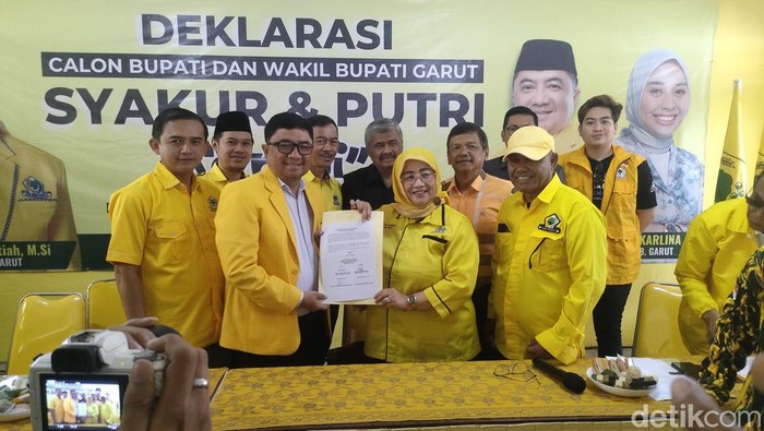 Deklarasi dukungan dari Golkar untuk pasangan Syakur dan Putri di Pilbup Garut.