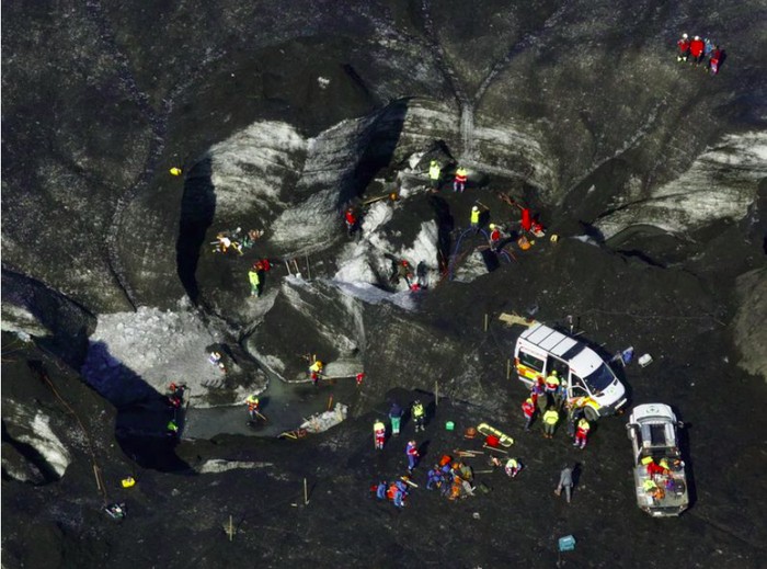 Dinding es di Taman Nasional Vatnajökull runtuh