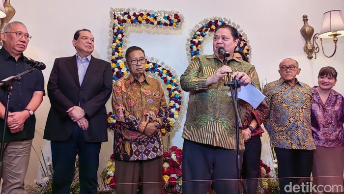 Eks Menko Kumpul di Kantor Airlangga Bahas Kelas Menengah, Ada CT-Darmin Nasution