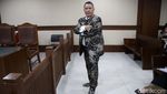 Gaya Nyentrik Hotman Paris di Sidang Crazy Rich Surabaya