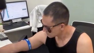 Bukan cuma untuk liburan, Indra Bruggman ternyata juga menjalani operasi plastik di Korea. Foto: Instagram/@indrabruggman