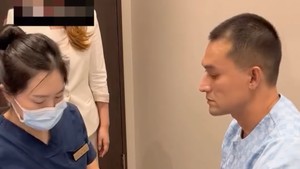 Operasi yang dilakukan Indra Bruggman adalah untuk anti aging. Foto: Instagram/@indrabruggman