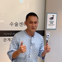 Dalam keterangan unggahannya Indra mengatakan jika operasi plastiknya itu sudah berjalan dengan lancar. Ia tidak merasakan sakit dan bisa langsung kembali jalan-jalan. Sayangnya Indra belum mengungkapkan wajah baru hasil operasi plastiknya itu. Foto: Instagram/@indrabruggman