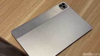 XPad mengusung desain metal unibody dengan tekstur berbintang yang meningkatkan kesan ramping dan stylish. Ini varian warna Steller Grey. Selain itu ada Titan Gold dan Frost Blue. Foto: Adi Fida Rahman/detikINET