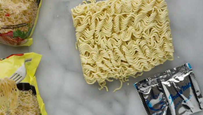 Ini Cara Makan Mie Instan yang Lebih Sehat Menurut Pakar