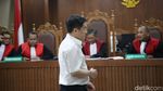 Jalani Sidang, Crazy Rich Surabaya Budi Said Diborgol dan Berbaju Tahanan
