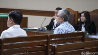Jaksa mengatakan rekayasa pembelian emas di bawah harga resmi itu dilakukan Budi bersama mantan General Manager PT Antam Tbk Abdul Hadi Avicena, Eksi Anggraeni selaku broker, Endang Kumoro selaku Kepala butik emas logam mulia Surabaya 01, Ahmad Purwanto selaku general trading manufacturing and service senior officer, serta Misdianto selaku bagian administrasi kantor atau back office butik emas logam mulia Surabaya 01.