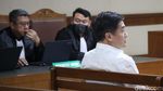 Jalani Sidang, Crazy Rich Surabaya Budi Said Diborgol dan Berbaju Tahanan