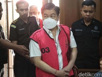 Jalani Sidang, Crazy Rich Surabaya Budi Said Diborgol dan Berbaju Tahanan