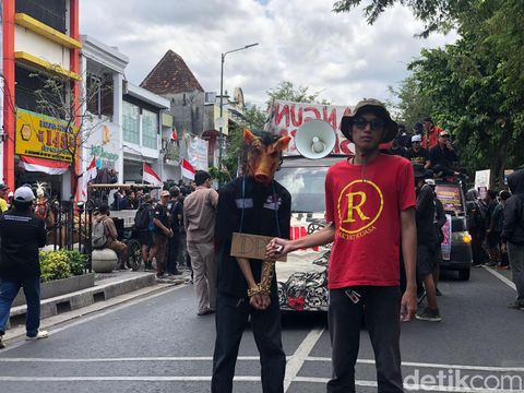 Suasana aksi demonstrasi 'Jogja Memanggil' saat digelar di kawasan Malioboro, Kota Jogja, Selasa (27/8/2024).