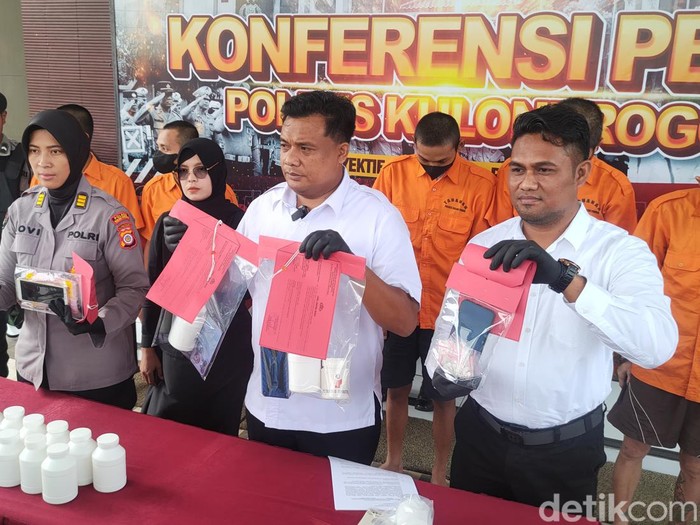 Jumpa pers kasus pengedar dan bandar pil sapi di Mapolres Kulon Progo, DIY, Selasa (27/8/2024) siang.