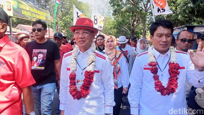 Karna-Koko saat daftar ke KPU Majalengka.