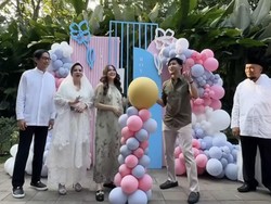 8 Potret Gender Reveal Kevin Aprilio dan Vicy Melanie, Ekspresi Memes Disorot