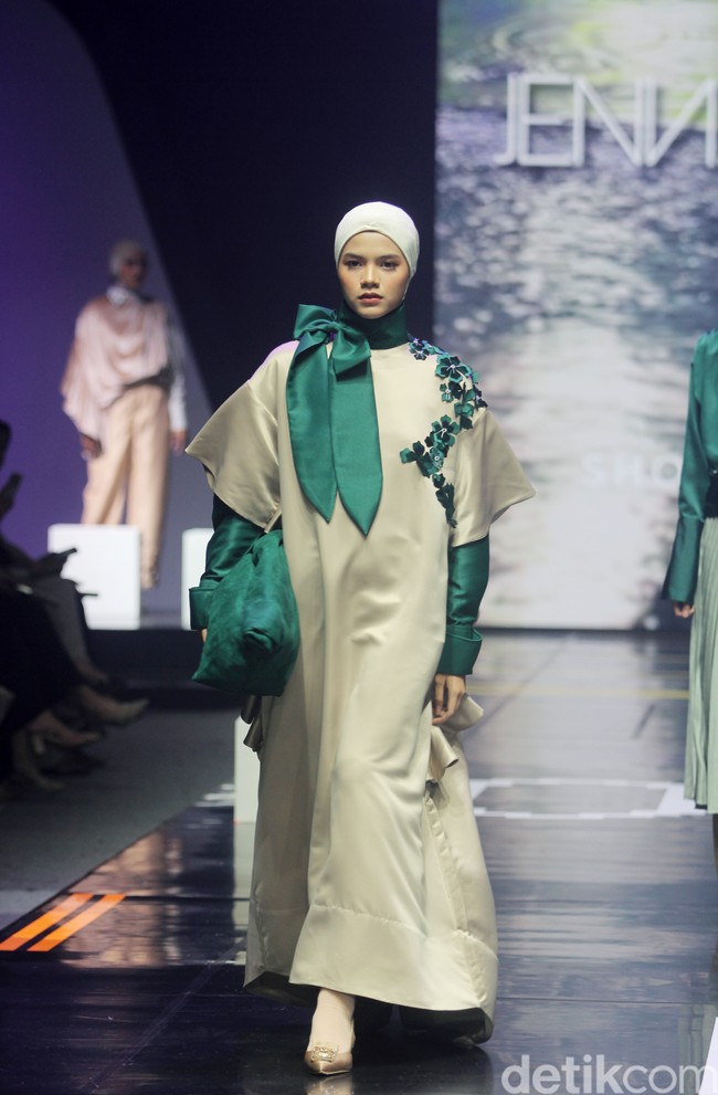 Inilah koleksi terbaru Jenna & kaia X Wardah yang terinspirasi dari kehidupan Wanita mandiri dengan kecerdasannya, berlangsung di Istora Senayan, di acara Muffest 2024, Sabtu [10/8/2024]. Foto: Mohammad Abduh/detikcom.