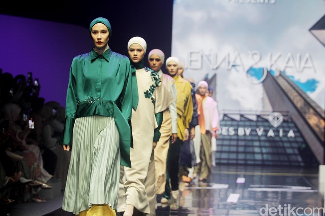 Inilah koleksi terbaru Jenna & kaia X Wardah yang terinspirasi dari kehidupan Wanita mandiri dengan kecerdasannya, berlangsung di Istora Senayan, di acara Muffest 2024, Sabtu [10/8/2024]. Foto: Mohammad Abduh/detikcom.