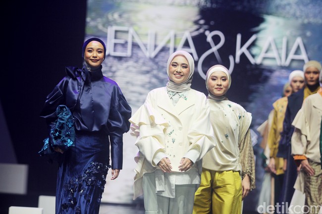 Inilah koleksi terbaru Jenna & kaia X Wardah yang terinspirasi dari kehidupan Wanita mandiri dengan kecerdasannya, berlangsung di Istora Senayan, di acara Muffest 2024, Sabtu [10/8/2024]. Foto: Mohammad Abduh/detikcom.