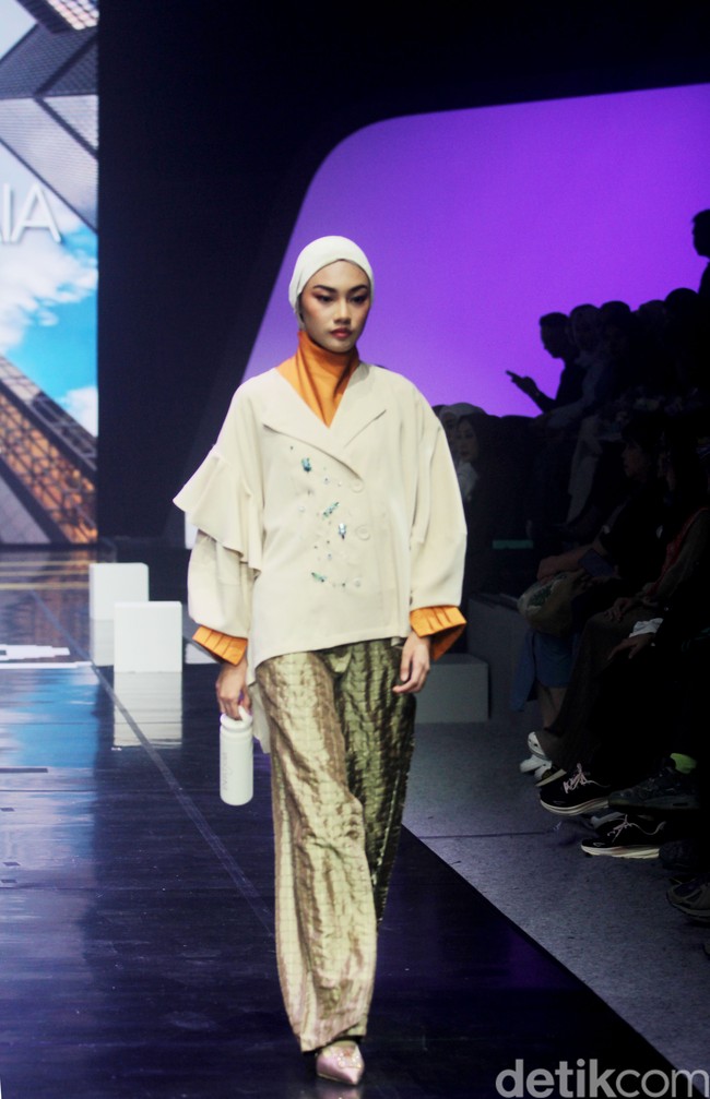 Inilah koleksi terbaru Jenna & kaia X Wardah yang terinspirasi dari kehidupan Wanita mandiri dengan kecerdasannya, berlangsung di Istora Senayan, di acara Muffest 2024, Sabtu [10/8/2024]. Foto: Mohammad Abduh/detikcom.