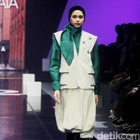 Inilah koleksi terbaru Jenna & kaia X Wardah yang terinspirasi dari kehidupan Wanita mandiri dengan kecerdasannya, berlangsung di Istora Senayan, di acara Muffest 2024, Sabtu [10/8/2024]. Foto: Mohammad Abduh/detikcom.