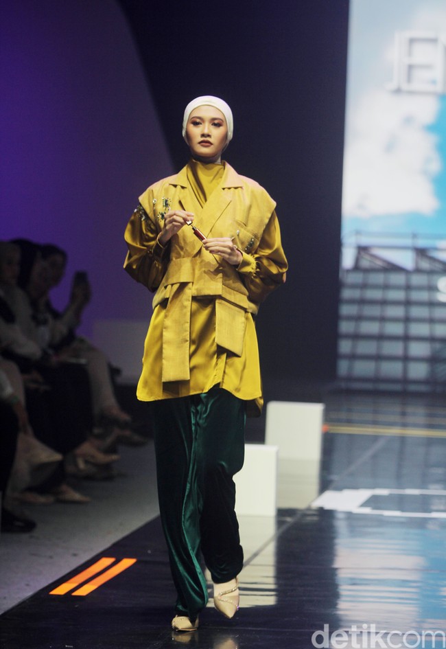 Inilah koleksi terbaru Jenna & kaia X Wardah yang terinspirasi dari kehidupan Wanita mandiri dengan kecerdasannya, berlangsung di Istora Senayan, di acara Muffest 2024, Sabtu [10/8/2024]. Foto: Mohammad Abduh/detikcom.