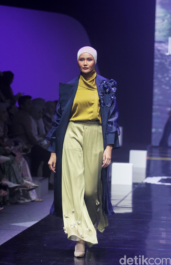 Inilah koleksi terbaru Jenna & kaia X Wardah yang terinspirasi dari kehidupan Wanita mandiri dengan kecerdasannya, berlangsung di Istora Senayan, di acara Muffest 2024, Sabtu [10/8/2024]. Foto: Mohammad Abduh/detikcom.