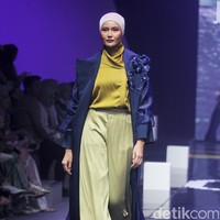 Inilah koleksi terbaru Jenna & kaia X Wardah yang terinspirasi dari kehidupan Wanita mandiri dengan kecerdasannya, berlangsung di Istora Senayan, di acara Muffest 2024, Sabtu [10/8/2024]. Foto: Mohammad Abduh/detikcom.
