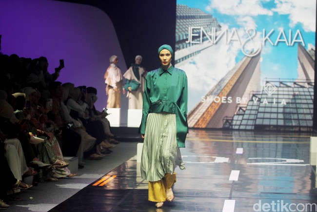 Inilah koleksi terbaru Jenna & kaia X Wardah yang terinspirasi dari kehidupan Wanita mandiri dengan kecerdasannya, berlangsung di Istora Senayan, di acara Muffest 2024, Sabtu [10/8/2024]. Foto: Mohammad Abduh/detikcom.