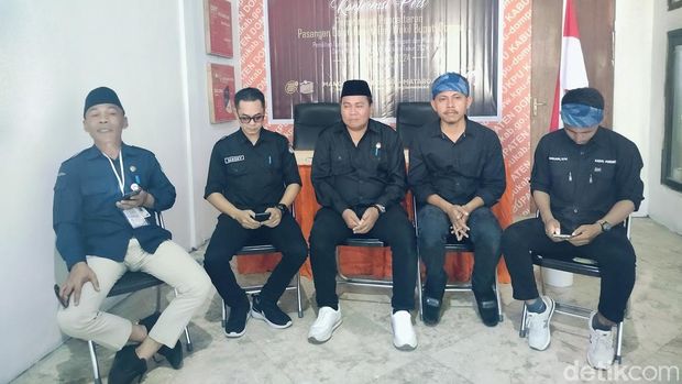 Konferensi pers di KPU Dompu, Selasa (27/8/2024).