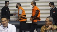 Perkara ini dimulai pada tahun 2016 di mana salah satu divisi di PT Jasindo ingin mencoba bekerja sama dengan salah satu bank, namun terdapat fee based income sebagai komisi. Kemudian Sahata dan Torras bertemu dalam reuni sekolah dan saling berkomunikasi terkait pekerjaan. Di mana saat itu Torras mengenalkan diri sebagai pemilik KSP Dana Karya.
