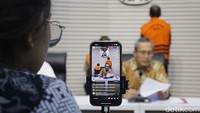 Mereka ditahan selama 20 hari ke depan terhitung hari ini hingga 15 September 2024. Torras ditahan di Rutan Kelas 1 Cabang Jaktim di Kaveling 4, sedangkan Sahata di Rutan Kelas 1 Jaktim Cabang KPK C1.