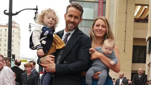 Nama Taylor Swift seperti diketahui jadi ibu baptis bagi anak-anak dari pasangan Blake Lively dan Ryan Reynolds: James, Inez, Betty, dan Olin. Taylor Swift memang bersahabat dengan Blake Lively. Foto: Instagram/blakelively