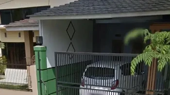 Berjemur di pantai sudah biasa, berjemur depan garasi rumah baru istimewa. Foto: Brightside