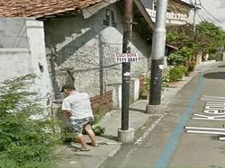 Kumpulan Foto Aneh yang Terekam dari Mobil Google