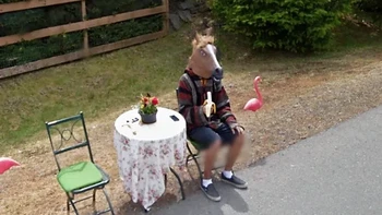 Ada yang melakukan persiapan untuk diabadikan Google. Foto: Brightside