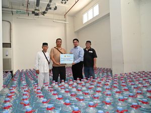 Le Minerale-MUI DKI Salurkan 2.600 Galon Air ke Korban Kebakaran Manggarai