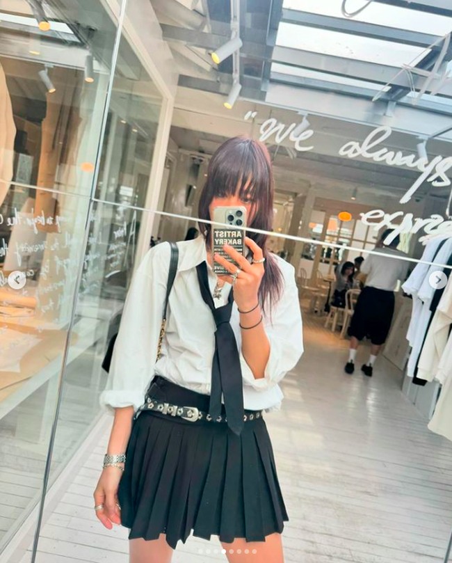 Adalah Lee Hyo Jong, pemilik London Bagel Museum. Gerai populernya sedang diserbu anak-anak muda karena menawarkan roti yang enak sekaligus interior yang estetik. Para pelanggan bisa sekaligus bertemu Lee yang bikin salfok. Foto: Instagram Lee Hyo Joong