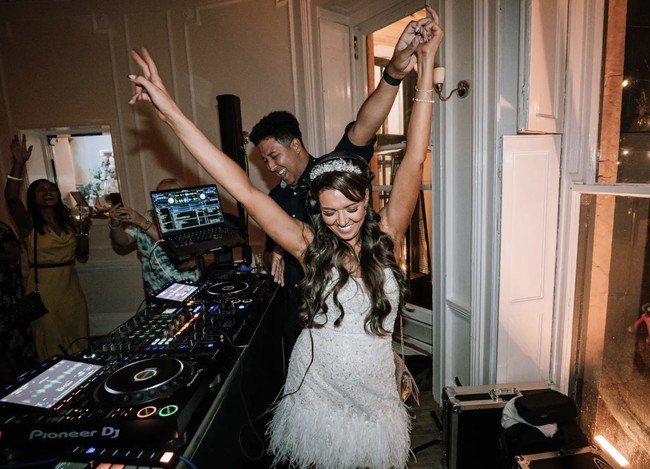 Wanita asal Inggris itu telah mempersiapkan pesta pernikahannya yang glamour dengan menghabiskan biaya mencapai £35,000 atau sekitar Rp700 juta. Namun, kebahagiaan itu hancur ketika Lindsay menemukan bukti perselingkuhan tunangannya. Foto: dok. Instagram @lindssslater