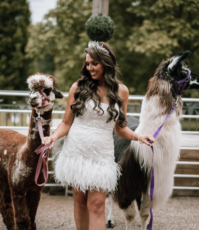 Meski dihantam dengan kekecewaan besar, ia memutuskan untuk menjadikan hari yang seharusnya menjadi hari pernikahannya sebagai perayaan kebebasan dan self-love. Foto: dok. Instagram @lindssslater