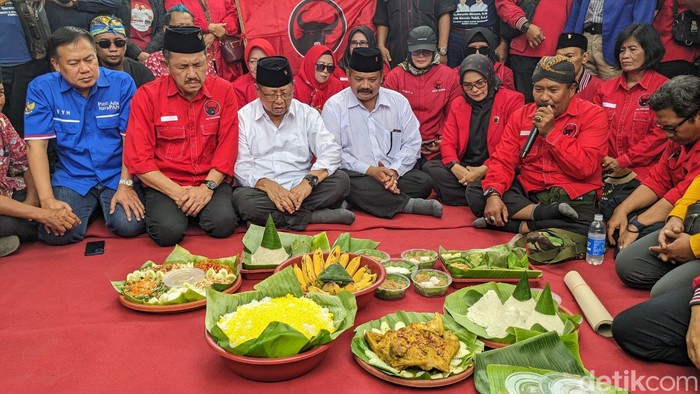 Maryoto Birowo-Didik mendaftar ke KPU Tulungagung