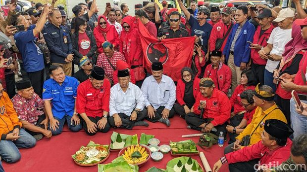Maryoto Birowo-Didik mendaftar ke KPU Tulungagung