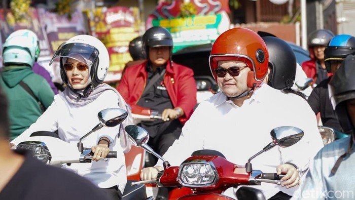 Mas Dhito naik vespa daftar ke KPU Kediri