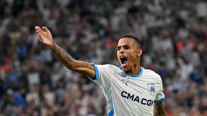 Marseilles English forward #10 Mason Greenwood celebrates after scoring his teams second goal during the French L1 football match between Olympique Marseille (OM) and Stade de Reim at Stade Velodrome in Marseille, southern France on August 25, 2024. (Photo by Miguel MEDINA / AFP)
