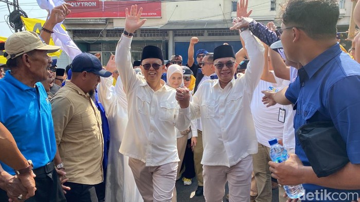 Mohamad Muraz dan Andri Hamami saat mendaftarkan diri ke KPU Kota Sukabumi
