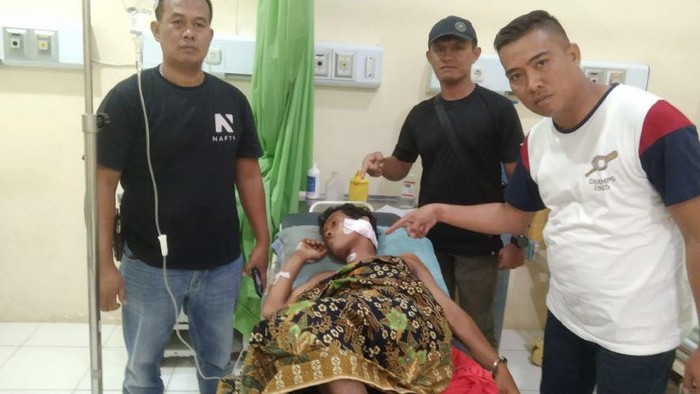 Pelaku pencurian, MOY (40) yang dirawat di rumah sakit akibat luka bacok