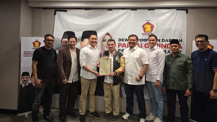 Pasangan Wahyu-Ramzi terima rekomendasi dan formulir B.1-KWK dari Partai Gerindra