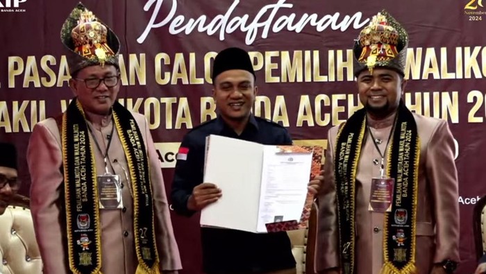 Pasangan Zainal Arifin dan Mulia Rahman menjadi pendaftar pertama di KIP Kota Banda Aceh. (Foto: Screenshot live KIP Kota Banda Aceh).
