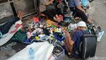 Beragam Harta Karun di Pasar Loak Jatinegara