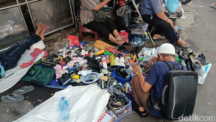 Pasar Loak Jatinegara Pasar Loak Jatinegara